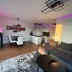 Luxusapartment Mit 40 Qm Terrasse, E-parkplatz Und Parkplatz Апартаменти *