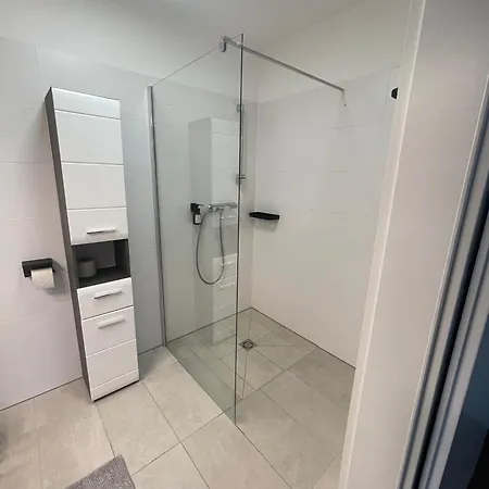 Luxusapartment Mit 40 Qm Terrasse, E-parkplatz Und Parkplatz * Graz