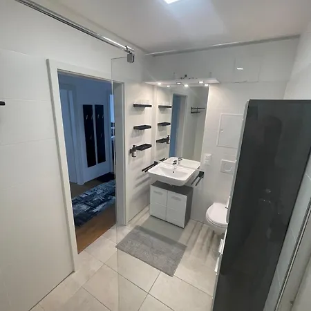 Apartment Luxusapartment Mit 40 Qm Terrasse, E-parkplatz Und Parkplatz *