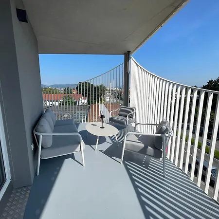 Apartment Luxusapartment Mit 40 Qm Terrasse, E-parkplatz Und Parkplatz *