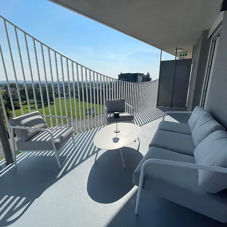 Luxusapartment Mit 40 Qm Terrasse, E-parkplatz Und Parkplatz Apartment *